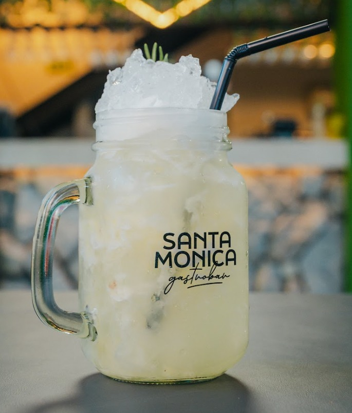 Caipirosca de Abacaxi com Capim Santo
